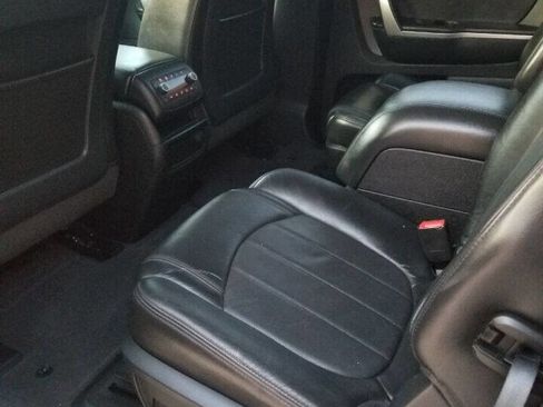 Used 2010 GMC Acadia SLT w/ Technology Package image 9