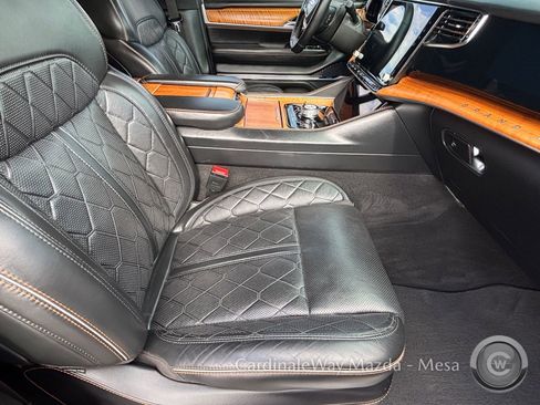 Used 2022 Jeep Grand Wagoneer Series III image 11