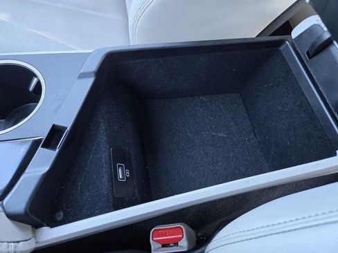 Used 2023 Genesis G70 2.0T image 13