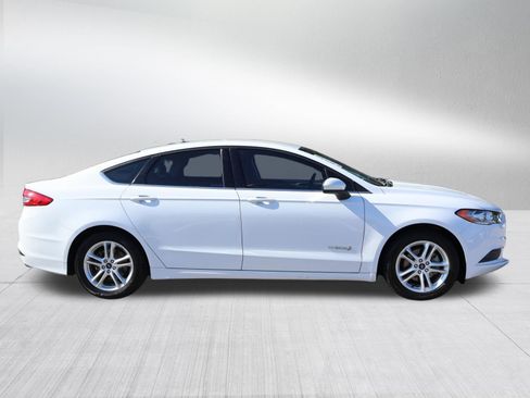 Used 2018 Ford Fusion SE FWD image 6