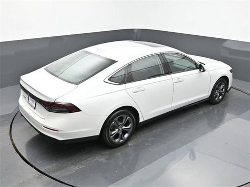 Used 2023 Honda Accord EX image 17