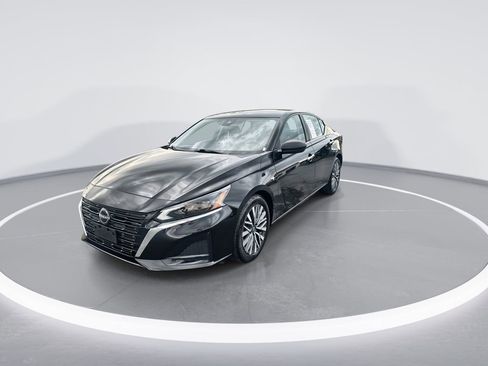 Used 2024 Nissan Altima 2.5 SV image 4