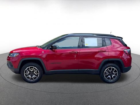 Used 2025 Jeep Compass Trailhawk AWD/4WD image 8
