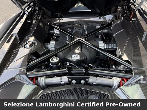Used 2018 Lamborghini Aventador S image 14
