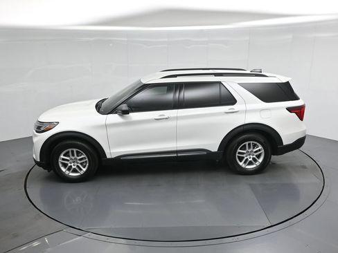 Used 2025 Ford Explorer Active RWD image 45