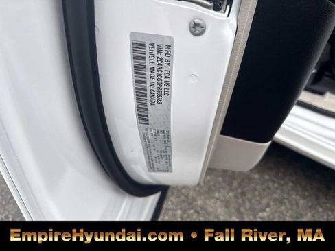 Used 2023 Chrysler Voyager LX image 20