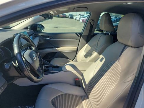 Used 2022 Toyota Camry SE image 13