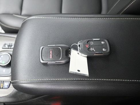 Used 2023 GMC Acadia SLT w/ Elevation Edition image 15