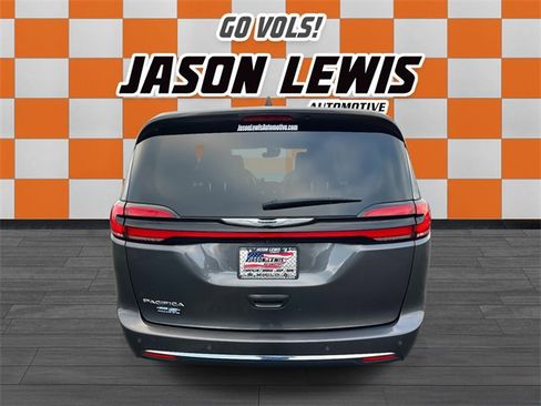Used 2023 Chrysler Pacifica Touring-L image 5