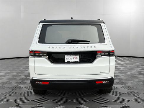 Used 2024 Jeep Grand Wagoneer Series III w/ HD Trailer Tow Package AWD/4WD image 4