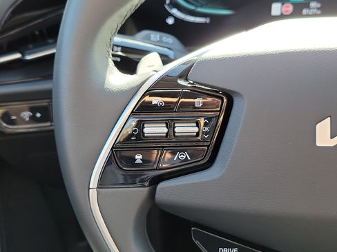 Certified 2025 Kia Niro EX FWD image 27