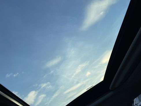 Used 2025 Subaru Crosstrek 2.0i Premium image 34