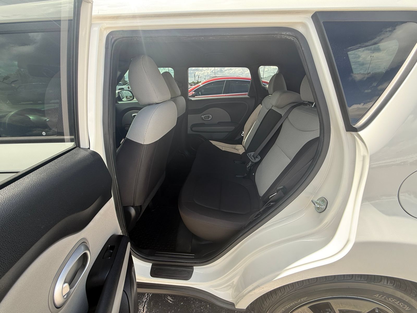 Used 2016 Kia Soul FWD image 16