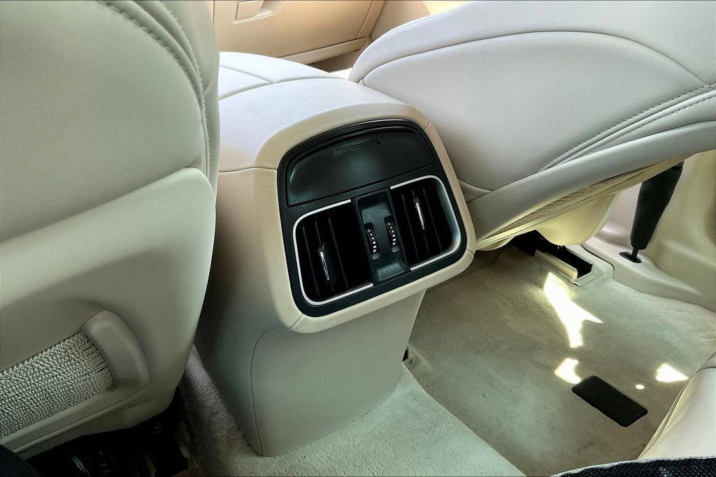 Used 2022 Maserati Levante Modena AWD/4WD image 10