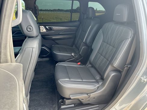 Used 2025 Buick Enclave Avenir w/ Super Cruise Package FWD image 24