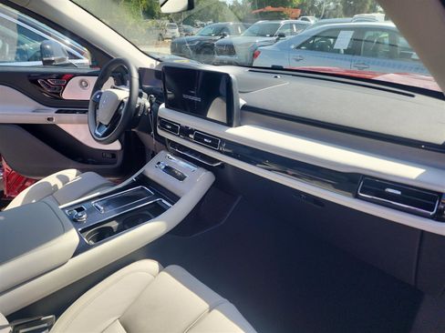 New 2025 Lincoln Aviator Reserve w/ Equipment Group 201A image 18