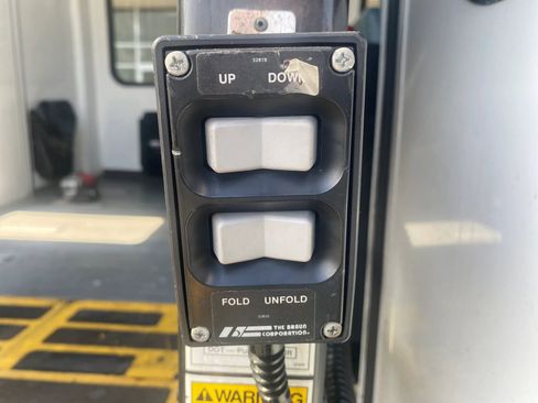 Used 2006 Ford E-450 and Econoline 450 image 23