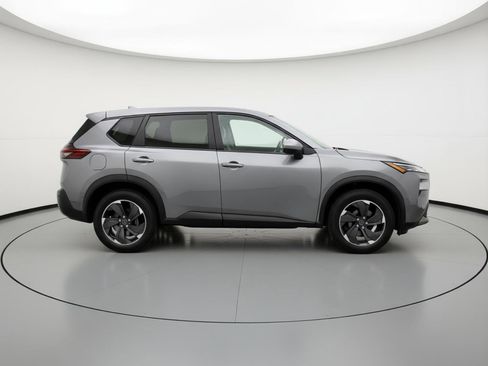 Used 2025 Nissan Rogue SV image 11