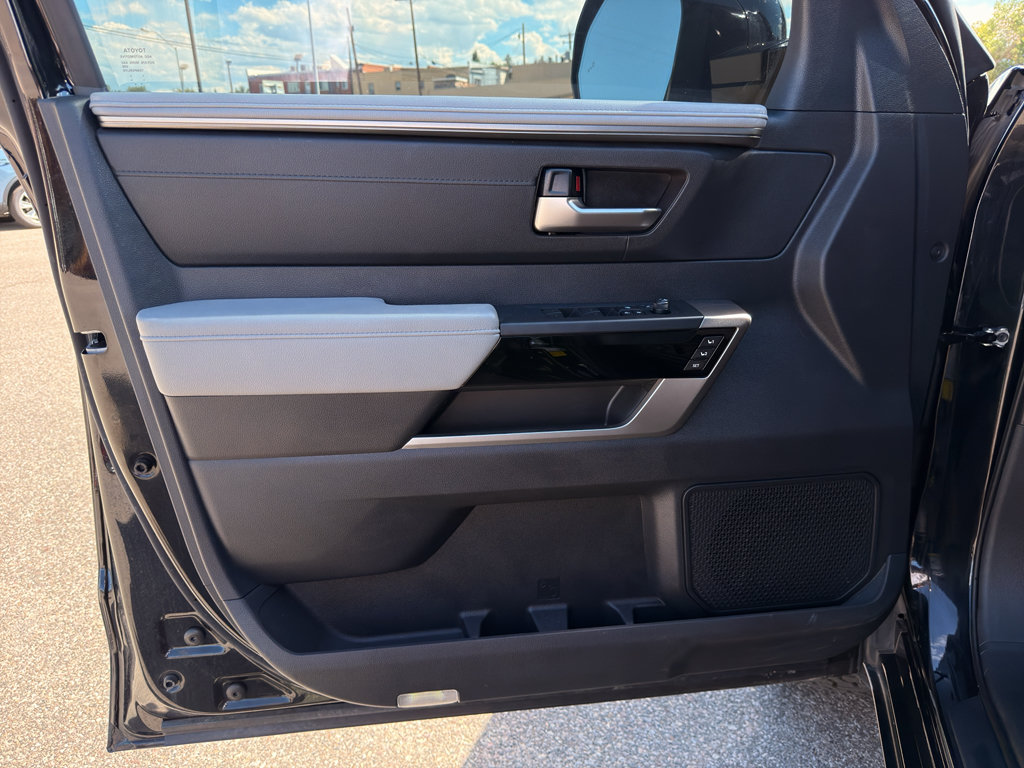 Used 2025 Toyota Tundra Limited AWD/4WD image 13