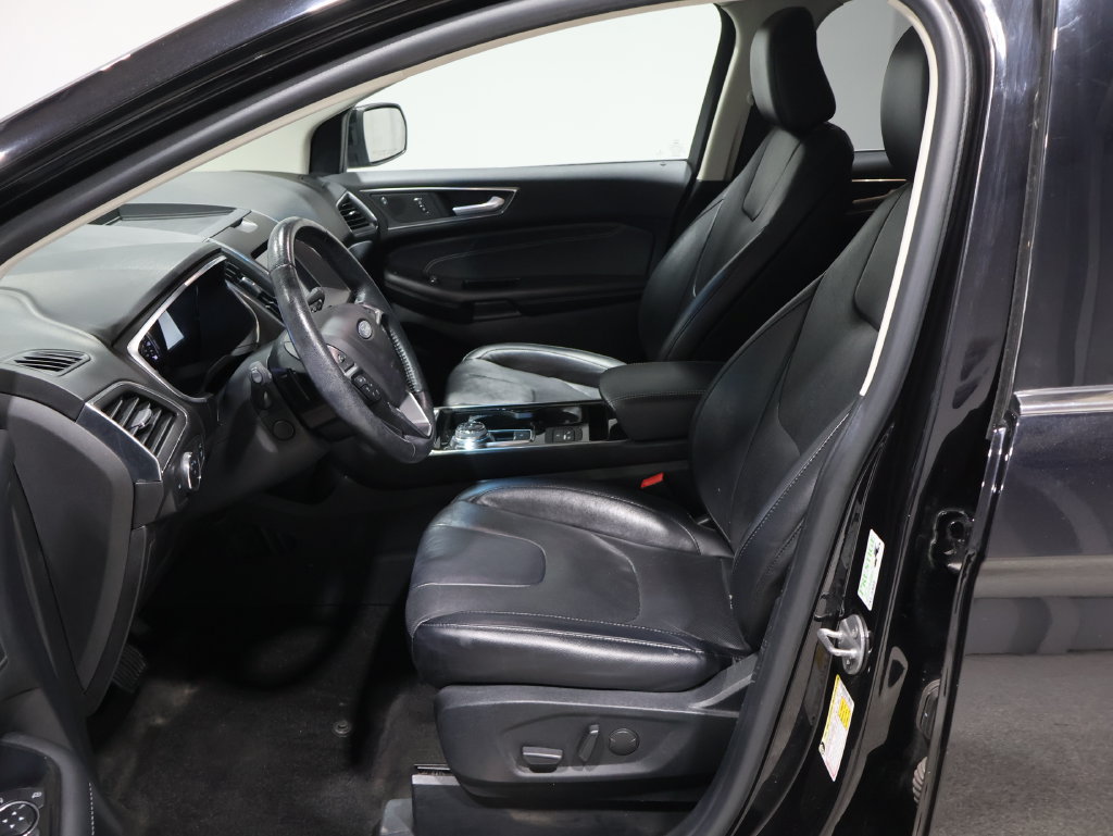 Used 2020 Ford Edge Titanium w/ Equipment Group 301A AWD/4WD image 10