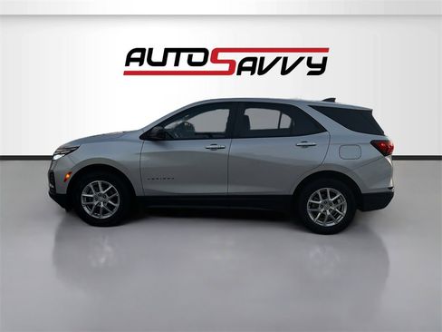 Used 2022 Chevrolet Equinox LS w/ LS Convenience Package image 4