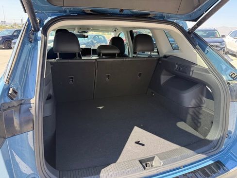 Certified 2025 Volkswagen Tiguan SE FWD image 19