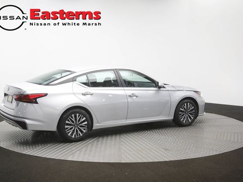 Used 2023 Nissan Altima 2.5 SV FWD image 41