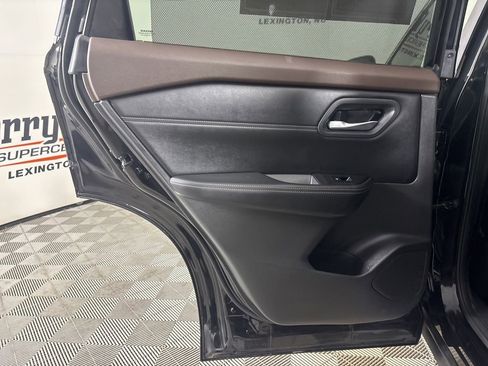 Used 2023 Nissan Rogue SV w/ SV Premium B Package FWD image 22