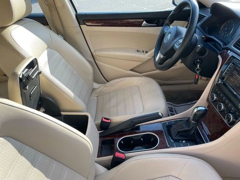 Used 2013 Volkswagen Passat 2.5 SEL image 28