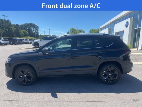 New 2026 Volkswagen Taos SE FWD image 3