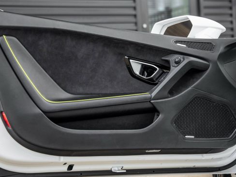 Used 2020 Lamborghini Huracan EVO image 22