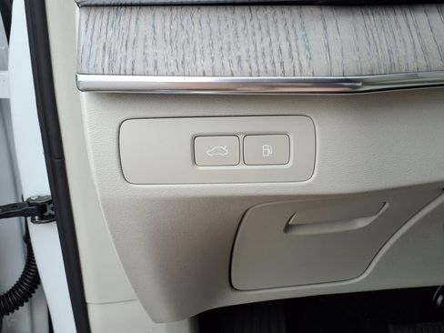 Used 2025 Volvo XC90 T8 Ultra w/ Protection Package Premier image 17