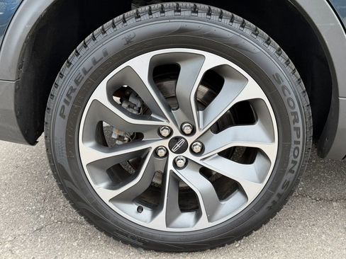 Used 2023 Lincoln Nautilus Reserve image 13