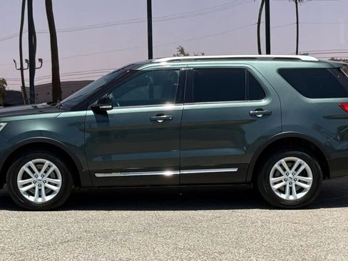 Used 2016 Ford Explorer XLT w/ Equipment Group 202A FWD image 4