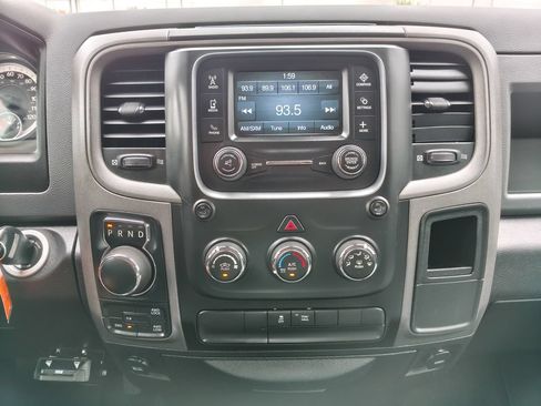 Used 2018 RAM 1500 Express w/ Express Value Package AWD/4WD image 3