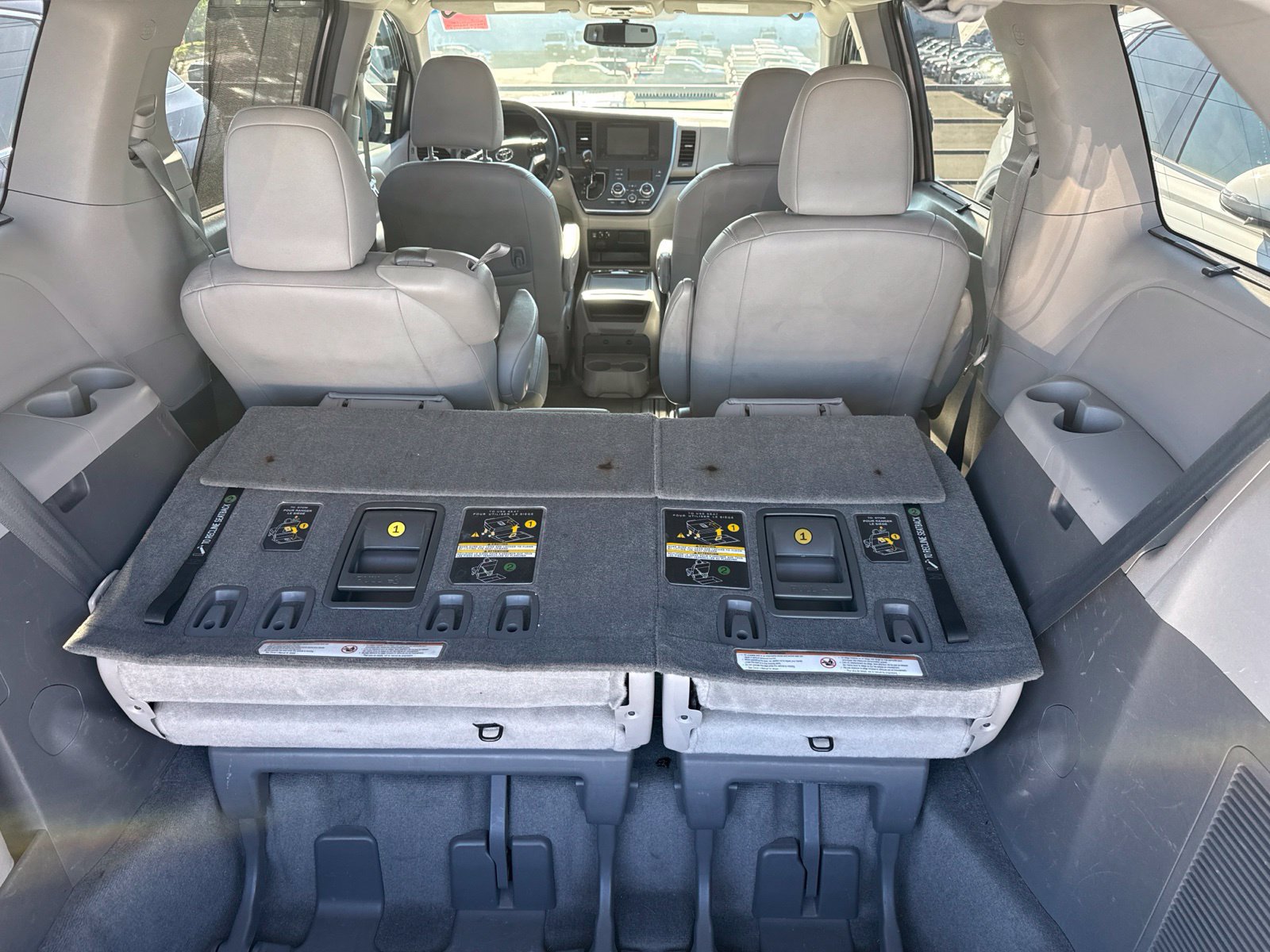 Used 2015 Toyota Sienna XLE w/ XLE Navigation Package FWD image 8