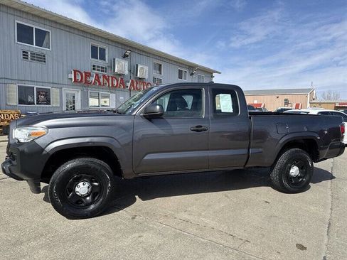 Used 2016 Toyota Tacoma SR image 2
