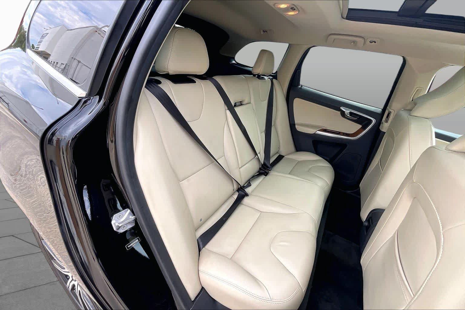 Used 2017 Volvo XC60 T6 Inscription w/ Preferred Option Package AWD/4WD image 19