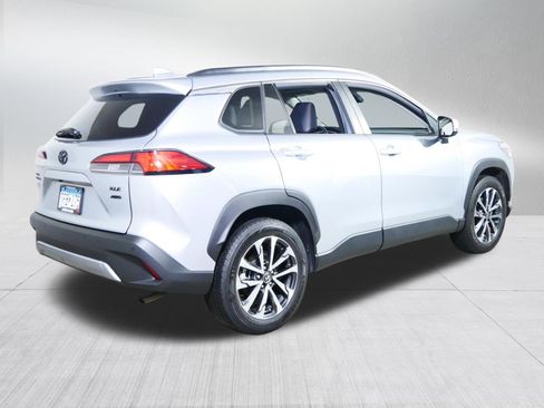 Used 2022 Toyota Corolla Cross XLE w/ Convenience Package AWD/4WD image 7