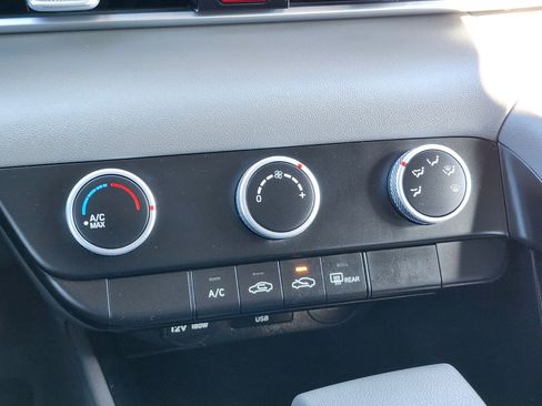 Certified 2025 Hyundai Elantra SE image 22