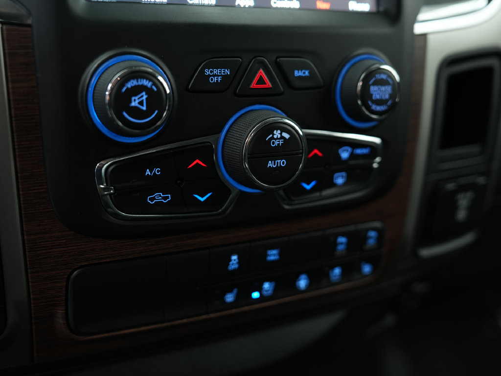 Used 2018 RAM 1500 Laramie w/ Convenience Group AWD/4WD image 20