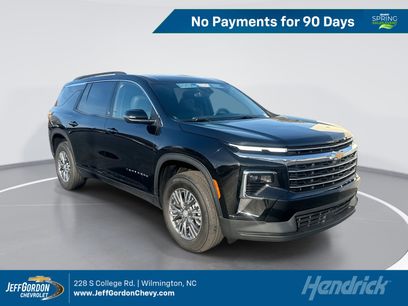 Used 2025 Chevrolet Traverse LT