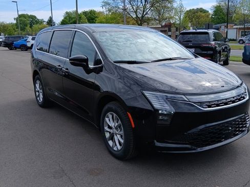 New 2027 Chrysler Pacifica Select AWD/4WD image 9