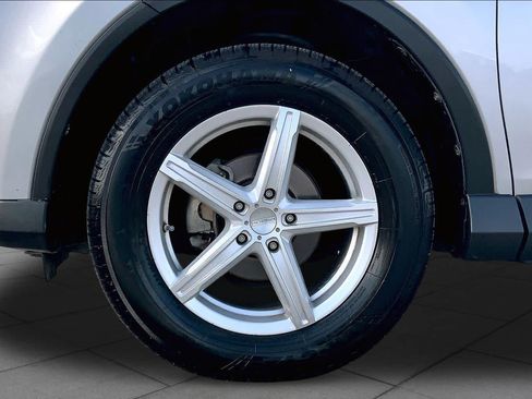Used 2017 Toyota RAV4 LE FWD image 11