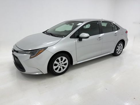 Used 2024 Toyota Corolla LE FWD image 5