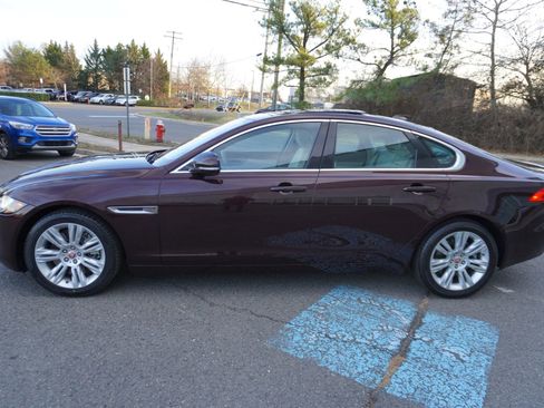 Used 2017 Jaguar XF Premium image 4