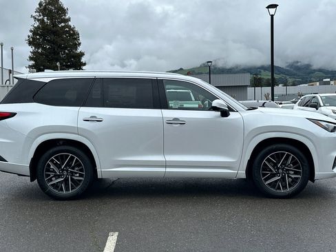 New 2026 Lexus TX 350 AWD image 3