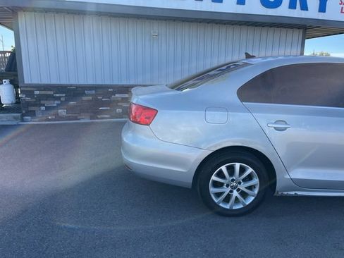 Used 2013 Volkswagen Jetta SE FWD image 24