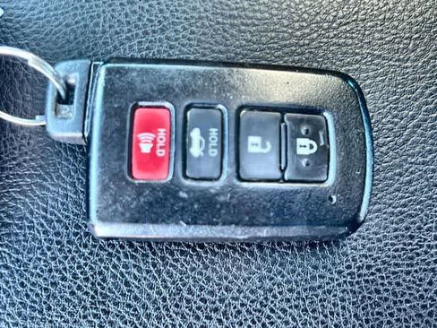 Used 2016 Toyota Avalon Limited image 21