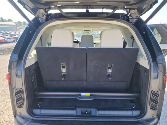 Used 2023 Land Rover Discovery S AWD/4WD image 22